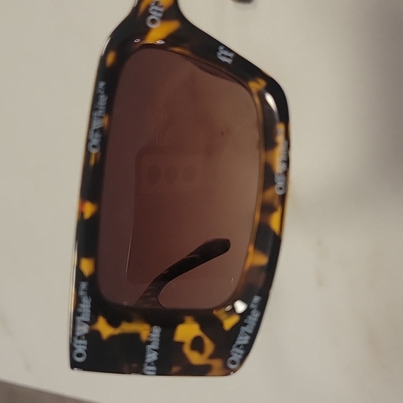 Off-White Brown Tortoise Sunglasses - Picture 8 of 8